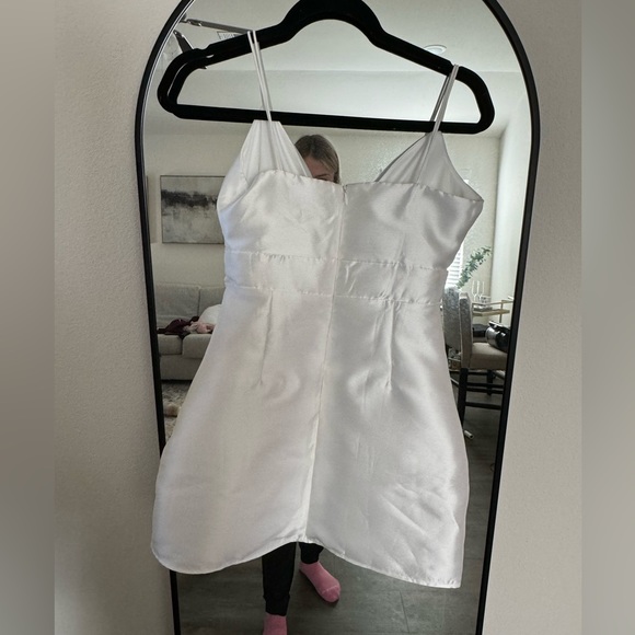 NEVER WORN Glamorous Life White Sleeveless Mini Dress - Picture 5 of 10